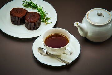 おいしいコーヒー味の焼菓子とホットコーヒーで、贅沢なアフタヌーンティー
