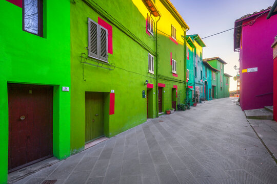 Fototapeta Colorful houses in a street of Ghizzano, Peccioli. Tuscany, Italy
