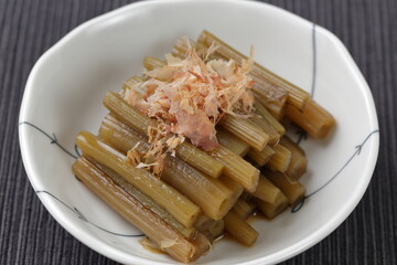 フキの煮物