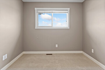 Room with a window and a white wall