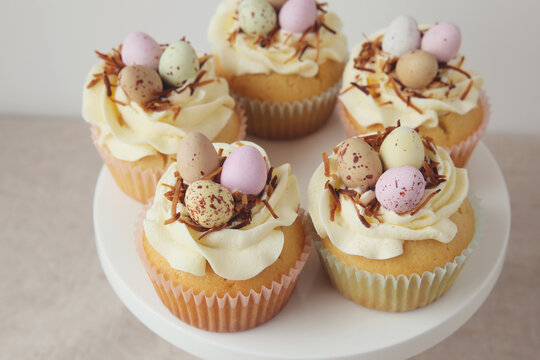 Naklejki Easter eggs cupcakes