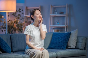Zelfklevend Fotobehang 美容　女性　夜 © naka