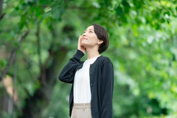 Zelfklevend Fotobehang スキンケア　女性　新緑 © naka