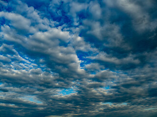 Fototapeta premium Witer blauer Wolkenhimmel