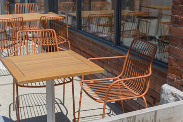 modern bistro chairs and table in the city 