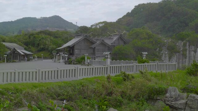 宮﨑 海岸線に鎮座する大御神社の境内風景