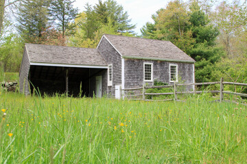 Obraz premium Charming 18th Century New England Historic Home: Colonial Architecture and Timeless American Heritage