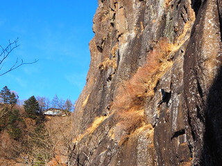 三ツ峠の崖