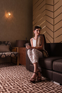 young woman in gatsby era fashion