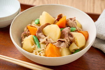 豚肉の肉じゃが｜日本の家庭料理の定番