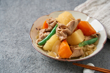 豚肉の肉じゃが｜日本の家庭料理の定番