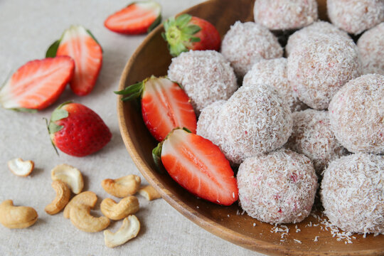 strawberry, date, cashew and coconut bliss ball