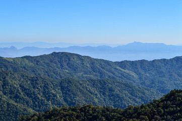 Obraz premium Distant Mountains and Forest with Trees and Sky in Northern Thailand.
