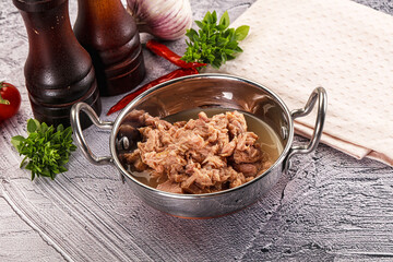 Canned tuna preserve for salad
