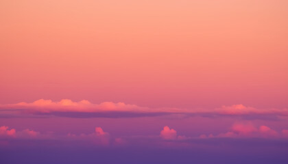 Obraz premium Tranquil sunset sky with soft gradient blending deep purple pink and warm orange hues