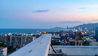 Obraz premium Scenic Rooftop View of Urban City Skyline and Distant Mountains