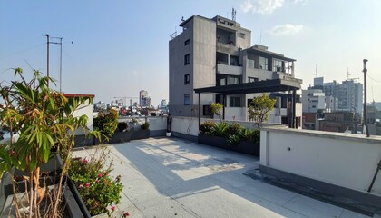Fototapeta premium Spacious Urban Rooftop Offering a Sense of Freedom and Escape