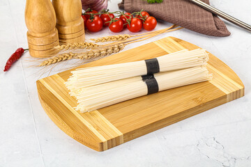 Raw dry white wheat noodles