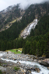 Obraz premium Grawa Wasserfälle im Stubaital im Frühjahr