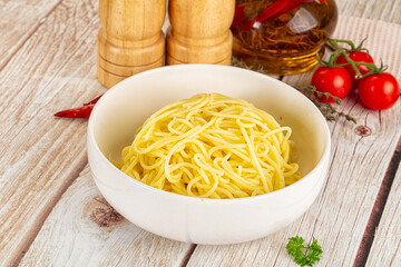 Boiled yellow egg noodles in the bowl