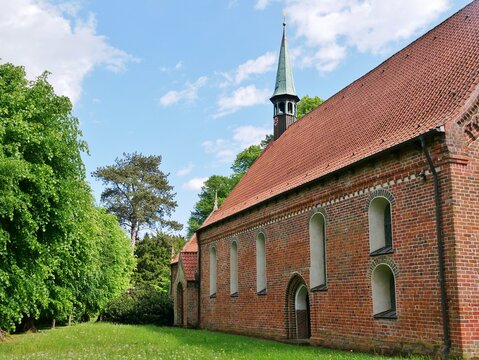 Alte Kirche in Haseldorf bei Wedel St. Gabriel