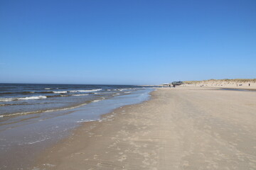 Traumstrand mit Dünen an der Nordsee in Holland in Camperduin