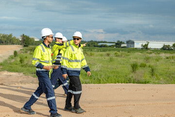 Naklejka premium Engineer team project planning outdoor survey team, industry factory construction site. teamwork meeting . cooperation workers