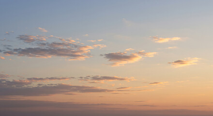 Obraz premium Evening sky with small clouds