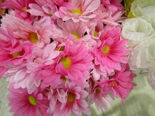 カラフルな造花の花束