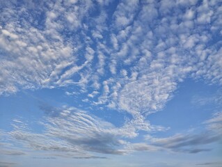 Fototapeta premium Clear blue sky with scattered clouds background