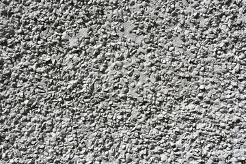 Mur de béton peint en gris avec gravier