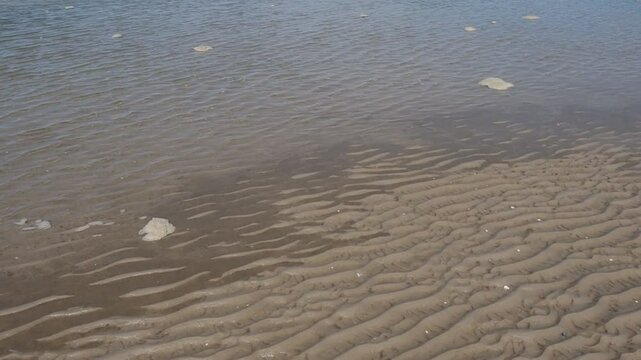 auflaufendes wasser der nordsee, am strand von amrum