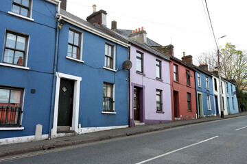 Maisons colorées dans une rue à Cork en Irlande