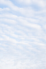 Obraz premium Wooden table surface with a scenic blue sky and fluffy clouds in the background, perfect for natural product displays or outdoor-themed designs.