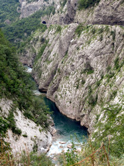 Obraz premium Exploring the Breathtaking Moraca River Canyon in Montenegro During an Adventurous Trip