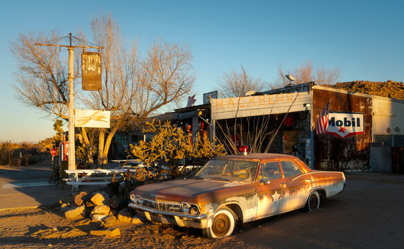 Route 66&rsquo;s Time Capsule: Hackberry General Store at Sunrise