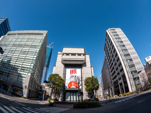 2026年3月、東京都中央区にて、日本の金融市場の中心である東京証券取引所（JPX）の外観