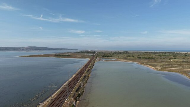 La ligne sncf entre Leucate La Franqui et Port la Nouvelle.