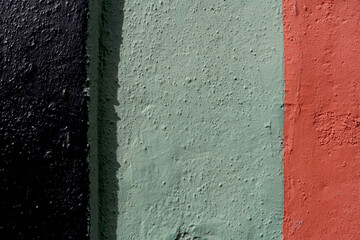 Mur peint en rayures de trois couleurs différentes