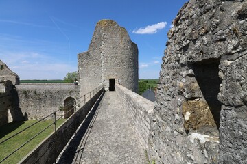 Forteresse médiévale, ancien château fort, village de Yèvre le Châtel, département du Loiret,...
