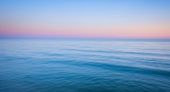 Peaceful sea sunset horizon