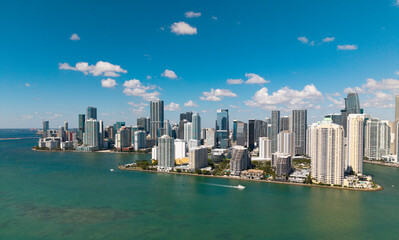 Obraz premium Miami skyline panorama. Aerial view of cityscape with skyscraper in Brickell Key, United States. Downtown Brickell Miami. Panoramic modern architecture in Miami downtown, Florida