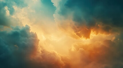 Fototapeta premium Dramatic cloudscapes, rich hues of sunset