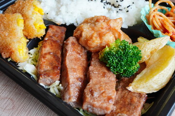 美味しいお弁当屋さんで購入したステーキ弁当