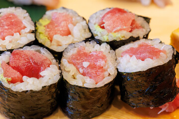 マグロの鉄火丼。
ランチの寿司盛り合わせプレート。
中トロ、コウイカ、ソイ、アジ、ヒラマサ、イクラ、エビ、鉄火巻、玉子焼き等。
秦野駅前の寿司とうなぎのお店でランチを食す。
神奈川県秦野市- 2025年
