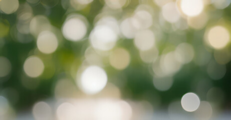 Obraz premium Abstract blurred background with bokeh lights in green white and yellow tones.