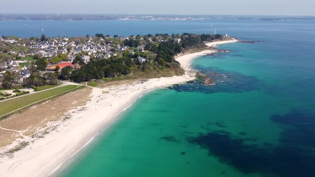 Vue a&eacute;rienne de la Plage de Kermyl, Beg-Meil &agrave; Fouesnant
