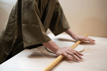 手打ちうどん　めん伸ばし