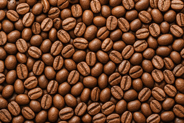 Obraz premium Close up view of glossy roasted coffee beans filling entire frame for rich aromatic beverage concept and food industry visuals