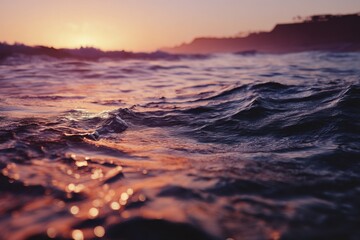 Obraz premium Ocean Waves at Sunset With Coastal Mountains, Representing Tranquility and Vacation Getaway, Perfect for Travel and Tourism Promotion : Generative AI